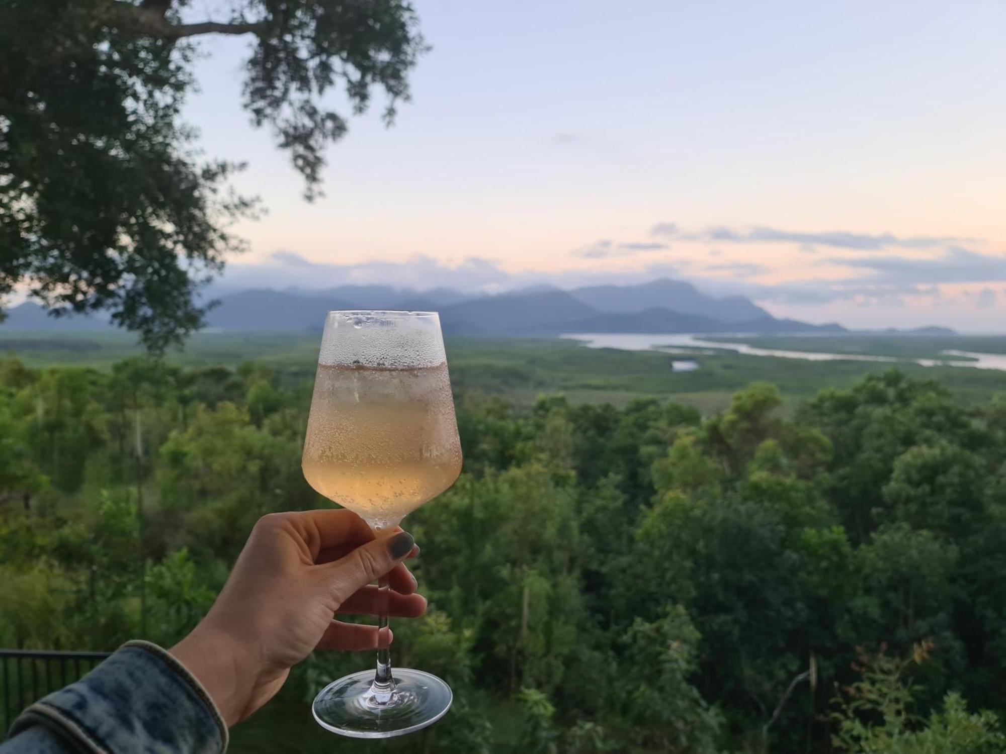 Aparthotel Vista Hinchinbrook Cardwell Exterior foto